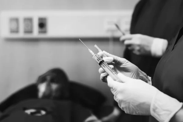 Doctor Preparing Syringe Shot — Stock Photo, Image