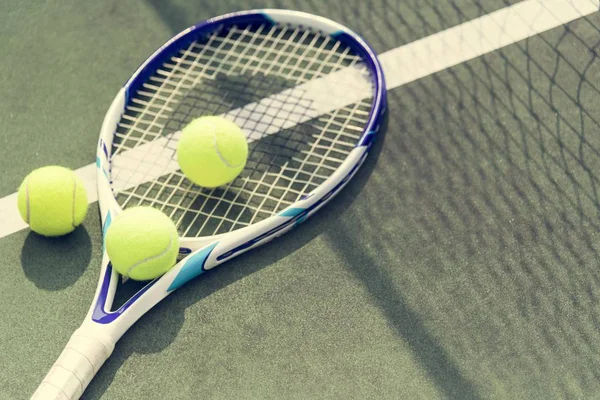 Close Shot Tennis Balls Racket Tennis Court — Stock Photo, Image