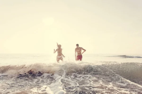 Happy Couple Running Water — Stock Photo, Image