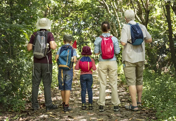 Escursioni Famiglia Una Foresta — Foto Stock