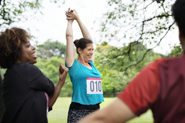 Grupp Olika Idrottsman Stretching Sin Muskel — Stockfoto