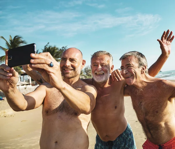 Vedoucí Přátel Baví Pláži — Stock fotografie