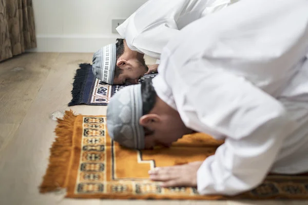 Hommes Musulmans Priant Dans Posture Sujud — Photo