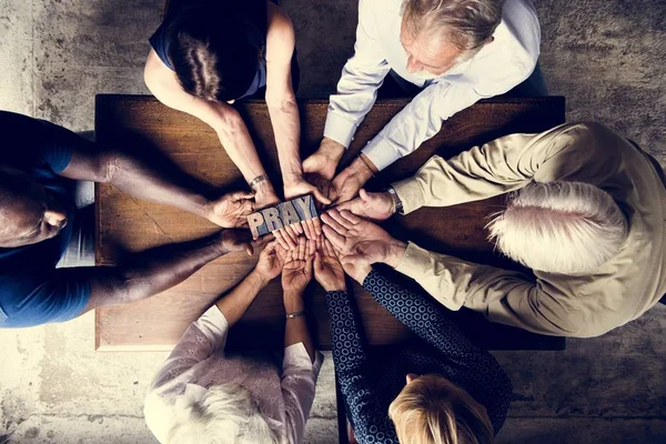 Gruppo Cristiani Persone Che Pregano Insieme Speranza — Foto Stock