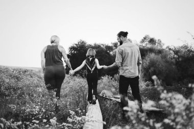 Beyaz aile birlikte iyi vakit geçiriyor