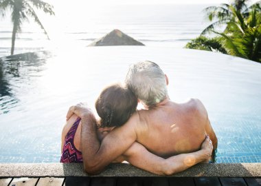 Üst düzey çift rahatlatıcı bir tatil