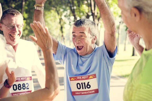 Grupo Alegres Corredores Senior Parque — Foto de Stock