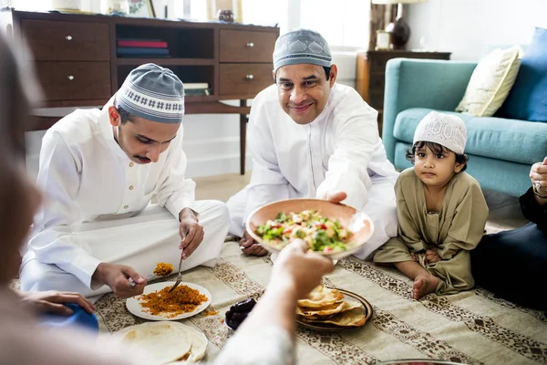 Muslim Family Having Dinner Floor — Stock Photo, Image