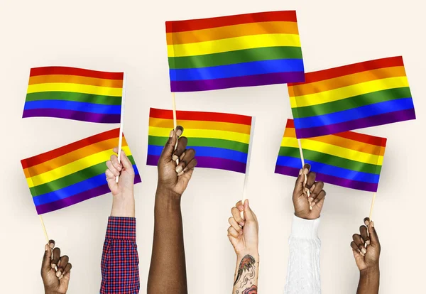 Manos Ondeando Banderas Arco Iris — Foto de Stock