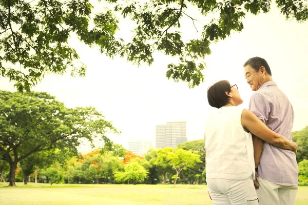 Зрілі Щасливим Японського Пара — стокове фото