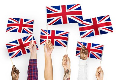 Union Jack sallayarak elleri
