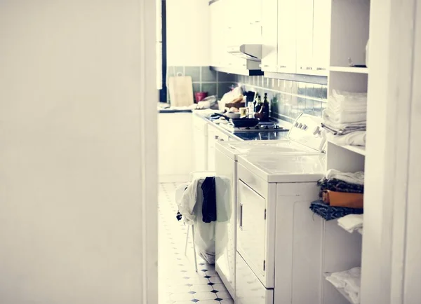 厨房里的洗衣机 — 图库照片