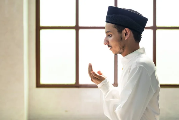 Muselman Gör Dua Till Allah — Stockfoto