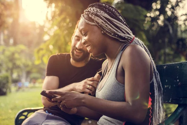 Couple Passe Temps Ensemble Dans Parc — Photo