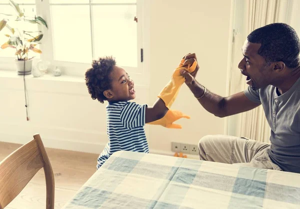 Papá Hijo Jugando Juntos —  Fotos de Stock