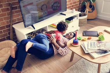 Anne ve oğlu birlikte vakit