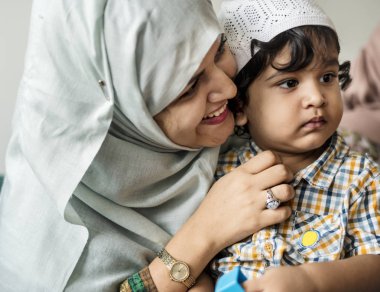 Müslüman anne ve oğlu