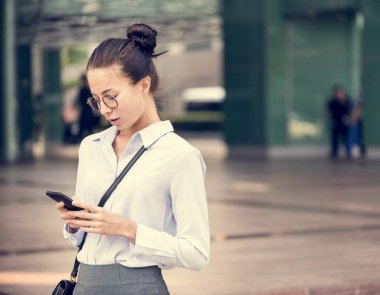 Bir neşeli beyaz kadın kavramı