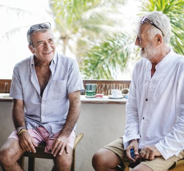 Olgun arkadaşlarım bir otelde kalıyor