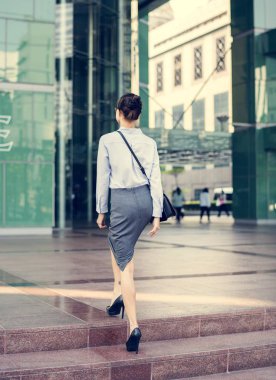 Bir neşeli beyaz kadın kavramı