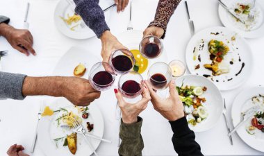 Açık havada yaz akşam yemeği