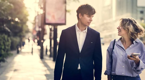 Couple Walking Downtown Together — Stock Photo, Image