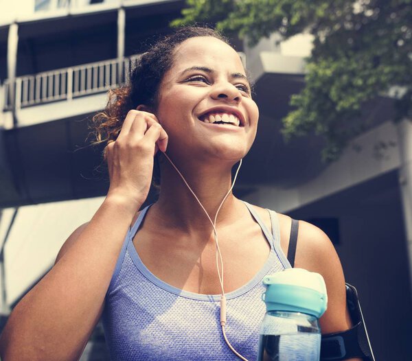 Здоровые женщины упражнения при использовании технологии
