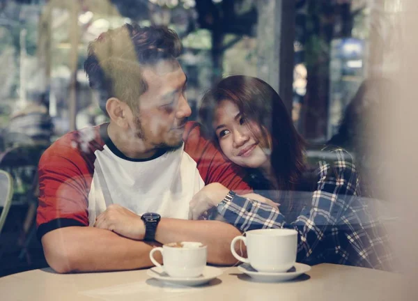 Schöne Asiatische Paar Mit Kaffee — Stockfoto