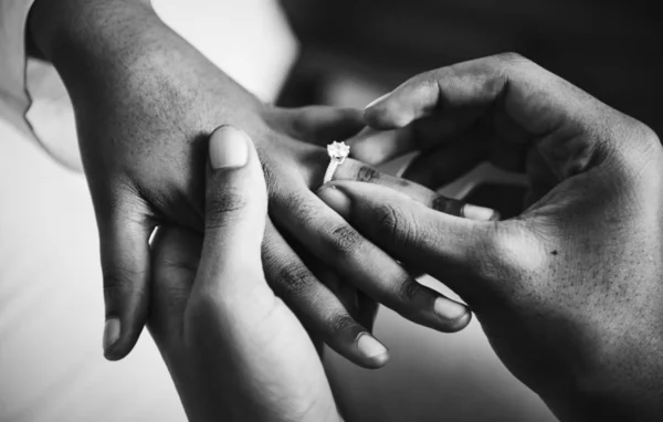 Homem Casamento Para Sua Namorada — Fotografia de Stock