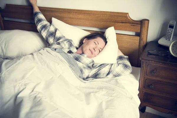 Una Mujer Despertando — Foto de Stock