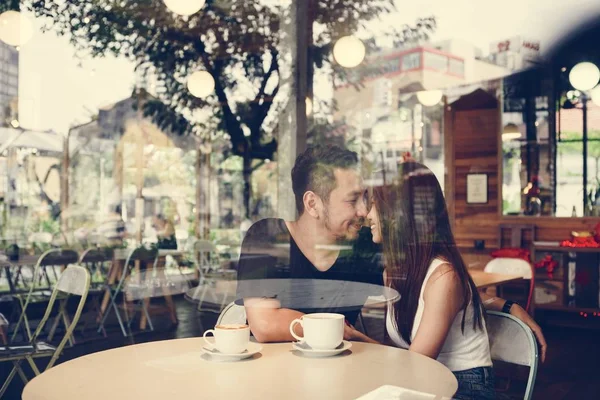 Bella Asiatico Coppia Avendo Caffè — Foto Stock