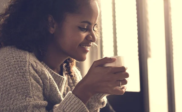 Mujer Tomando Una Taza Café Caliente —  Fotos de Stock