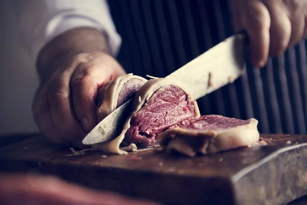 Chef Trabajando Rebanar Pedazo Carne Comida Fotografía Receta Idea — Foto de Stock