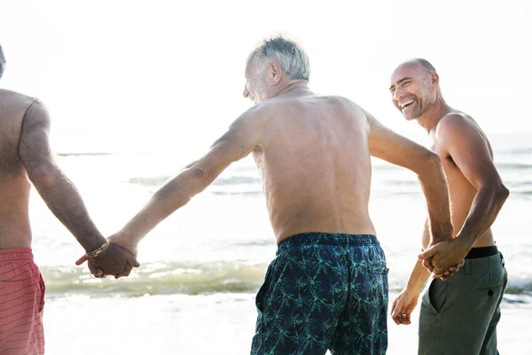 Senior Friends Having Fun Beach — Stock Photo, Image