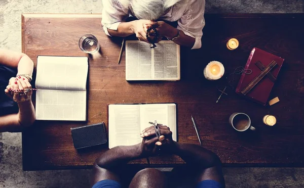 Gruppe Christentum Menschen Lesen Bibel — Stockfoto