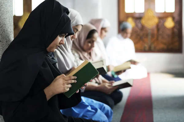 Muslim Wanita Berdoa Postur Tashahhud — Stok Foto