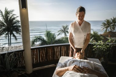 Bir Spa'da masaj masaj terapisti