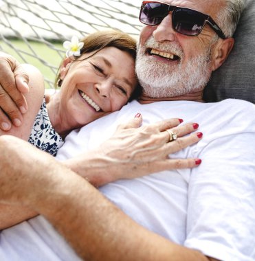 Güzel Olgun çift romantik tatil