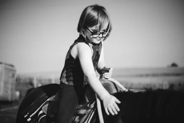 Dziewczynka Koniu — Zdjęcie stockowe