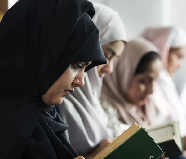 Muslim Wanita Berdoa Postur Tashahhud — Stok Foto