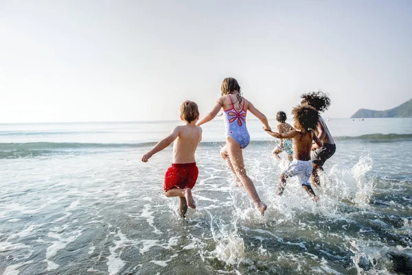 Niños Corriendo Playa — Foto de Stock