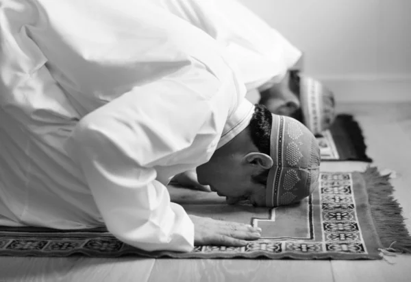 Musulmano Che Prega Postura Sujud — Foto Stock