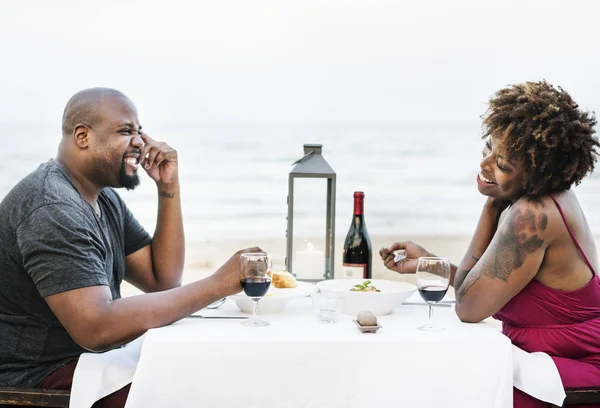 Paar Beim Romantischen Abendessen Strand — Stockfoto