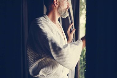 Bornozlu neşeli adam