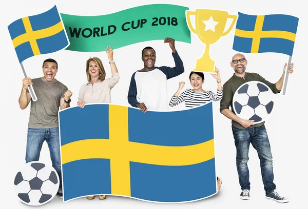 Diversos Fãs Futebol Segurando Bandeira Suécia — Fotografia de Stock