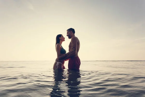 Pareja Romántica Mar Atardecer — Foto de Stock