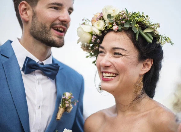 Jovem Casal Uma Cerimônia Casamento Praia — Fotografia de Stock