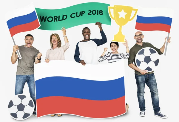 Разнообразные Футбольные Болельщики Флагом России — стоковое фото