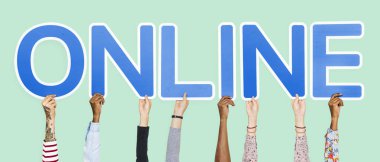 Online kelime oluşturan mavi mektupları holding eller