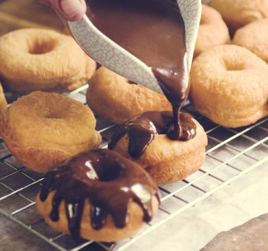 Ev yapımı çikolatalı çörek gıda fotoğraf tarifi fikir